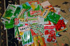 いつの間にやら種袋も増殖。クリックすると大きくなります。r