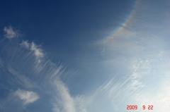 環天頂アーク(逆さ虹)。クリックして大きくしてくださいね。r1