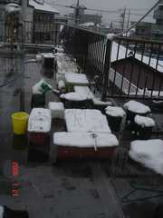 屋上の雪の様子。クリックすると大きくなります。