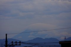 曇り空に富士山11'7/28。α55 SLT-A55VY 70-300mm F4.5-5.6 G SSM SAL70300G。クリックすると大きくなります。