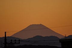 夕景富士山11'10/16。α55 SLT-A55VY 70-300mm F4.5-5.6 G SSM SAL70300G。クリックすると大きくなります。