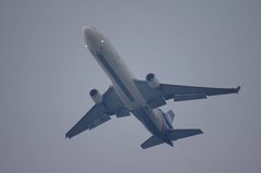 ワールド・エアウェイズ MD−11。α55 SLT-A55VY ミノルタAF100−300。クリックすると大きくなります。