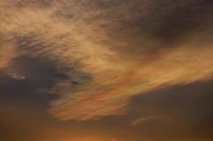 日暮れの太陽の上の雲が綺麗に輝いています。α55 SLT-A55VY 70-300mm F4.5-5.6 G SSM SAL70300G。クリックすると大きくなります。